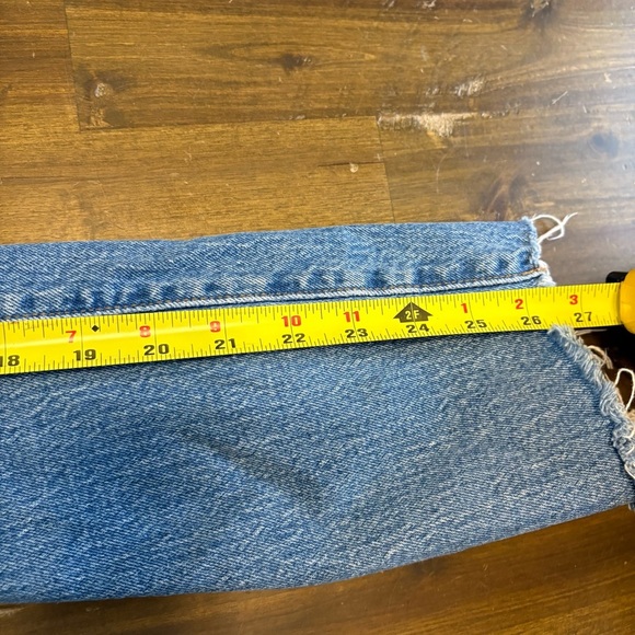 Levi’s Wedgie Straight Leg Jeans Denim Medium Wash Distressed Raw Hem Cropped - Picture 9 of 13